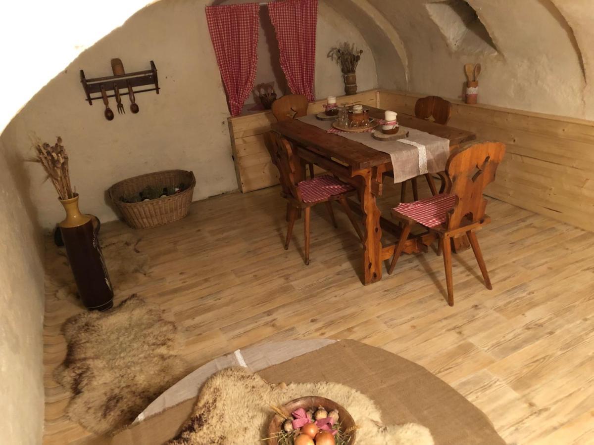 Mija Apartman S Vinnym Sklipkem, Zahradou A Grilem Kajov Ngoại thất bức ảnh
